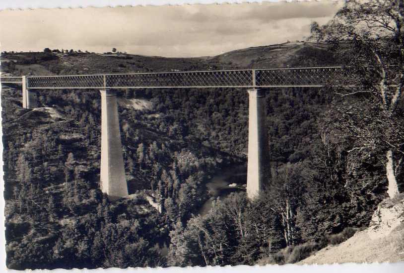 St Gervais D´Auvergne-- Viaduc Des Fades  Csm éd BROCARD  Hotel Du Viaduc Cliché Joe - Saint Gervais D'Auvergne