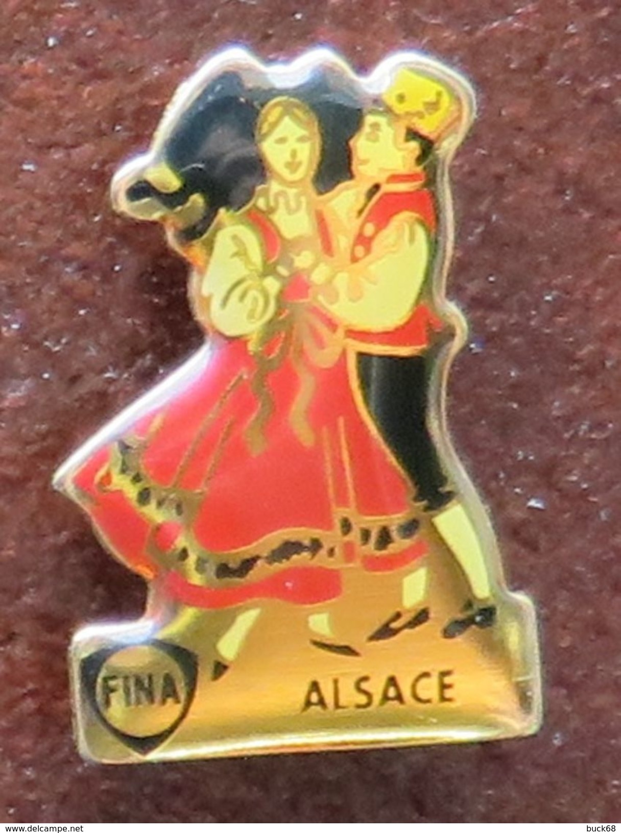 Pin's FINA & ALSACE Couple Dansant En Costume Traditionnel - Carburanti