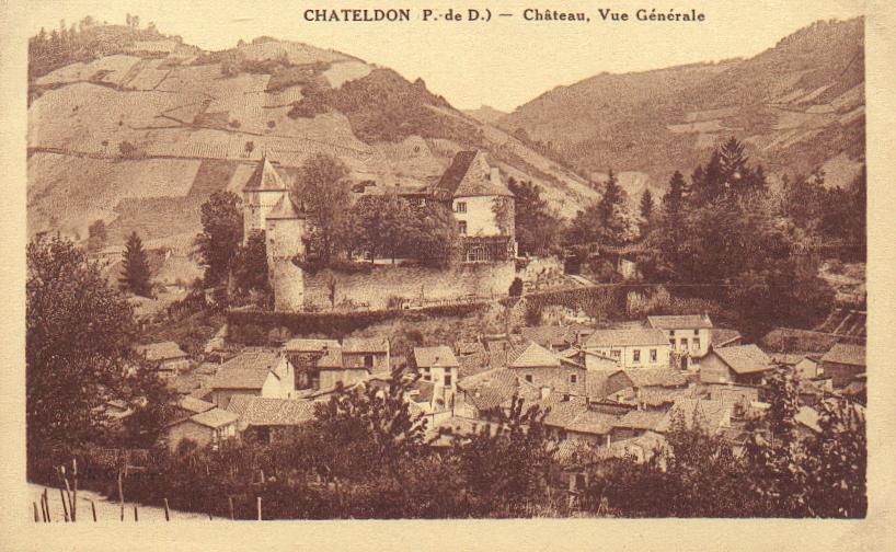 CPA - CHATELDON - Le Château, Vue Générale - Chateldon