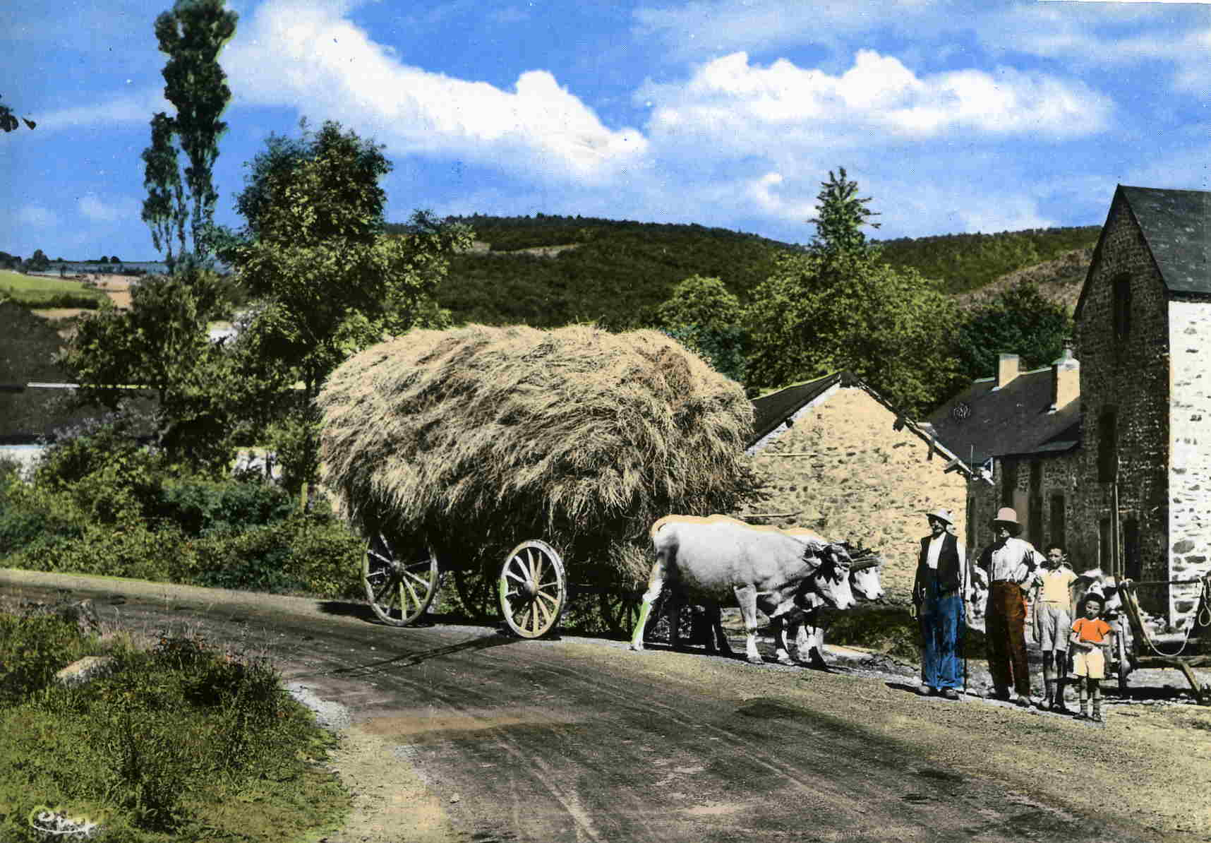 LE MORVAN - La Rentrée Des Foins - Spannen