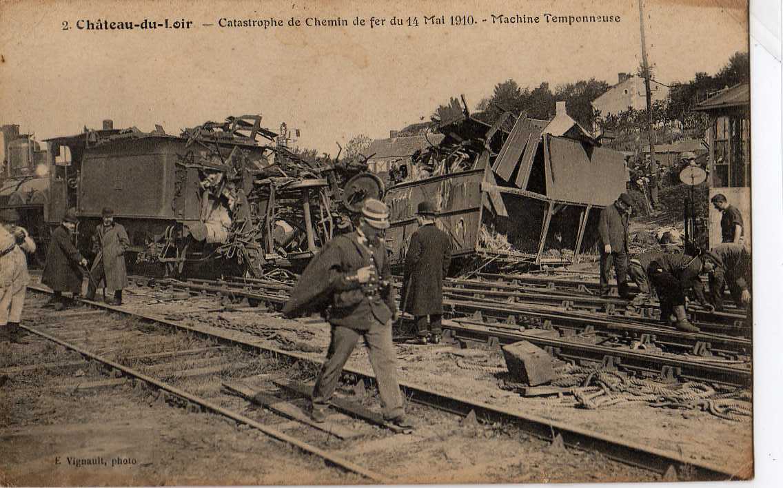 72 CHATEAU DU LOIR Catastrophe Chemin De Fer 14-05-1910, Machine Tamponneuse, Locomotive, Beau Plan, Ed Vignault 2, 1916 - Chateau Du Loir