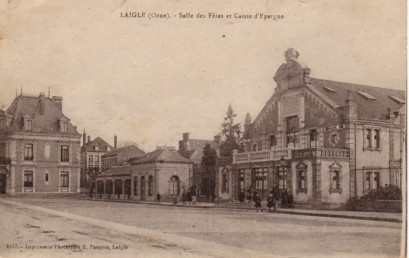 61 L´Aigle Cpa Animée Salle Des Fêtes Et Caisse D´Epargne 4847 - L'Aigle