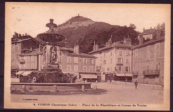ISERE - Voiron - Place De La Republique Et Coteau De Vouise - Voiron