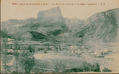 38 LIGNE DE GRENOBLE A GAP - LA GARE DE CLELLES ET LE MONT AIGUILLE - Clelles