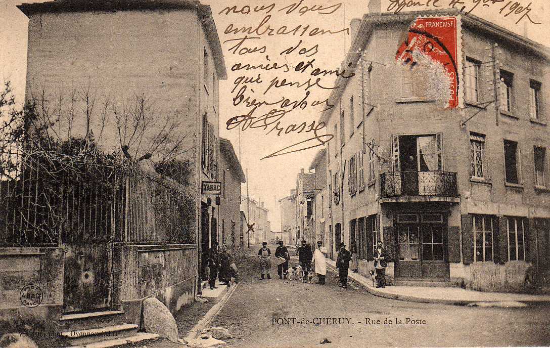 38 PONT DE CHERUY Rue De La Poste, Animée, Commerces, Tabac, Café,  Ed Vialatte, 1907 - Pont-de-Chéruy