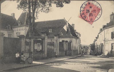 71 Charolles Sous Préfecture Et Rue De La Madeleine Animée - Charolles