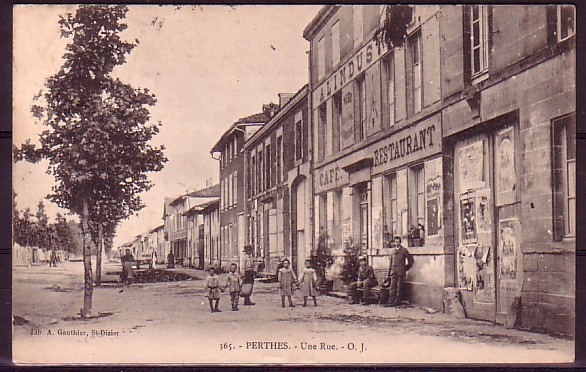 SEINE ET MARNE - Perthes - Une Rue - Perthes