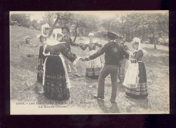 Les Plaisirs Du Village La Ronde Bannalec  Danse Costume édit.hamonic - Bannalec