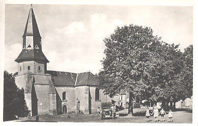 87 - HAUTE  VIENNE - LAURIERE - L´EGLISE - PLACE ANIMEE - VOITURE Du MARCHAND De PRIMEUR - THEOJAC 1950 - Lauriere