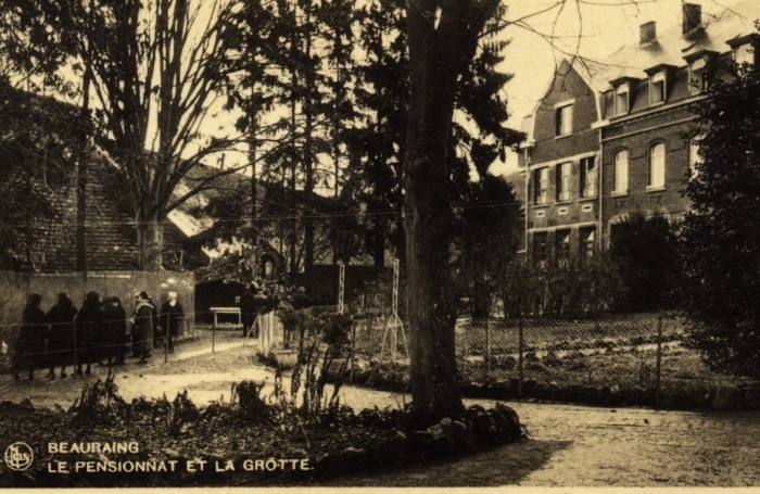 Beauraing -Le Pensionnat Et La Grotte - Beauraing