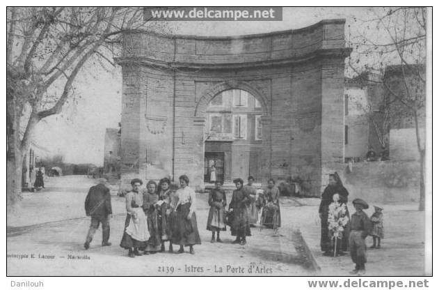 13 //BOUCHES DU RHONE / ISTRES / La Porte D´Arles, N° 2139 Lacour, / ANIMEE +++ - Istres