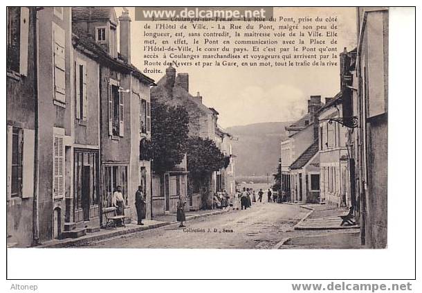 La Rue Du Pont Animée - Coulanges Sur Yonne