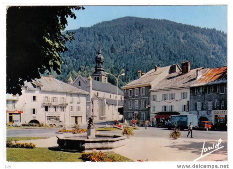 THONES - La Place Margueritte-Avet - Thônes