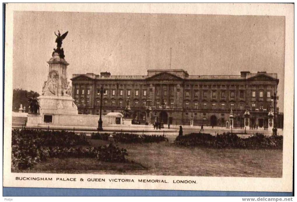 * Londen - London - Londres * Buckingham Palace And Queen Victoria Memorial, Monument, Statue, Paleis, Palais - Buckingham Palace