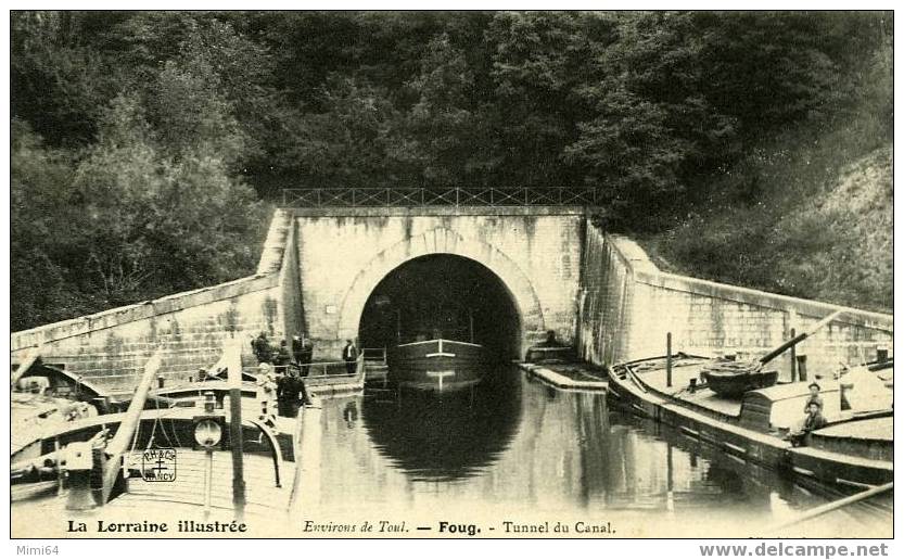 D. 54. FOUG . Tunnel Du Canal  , Avec Des Péniches - Mont Saint Martin