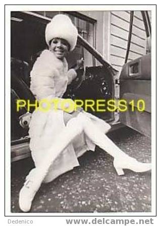 PHOTO PRESSE :  Shirley  BASSEY  à  Londres . 1970 - Photographs