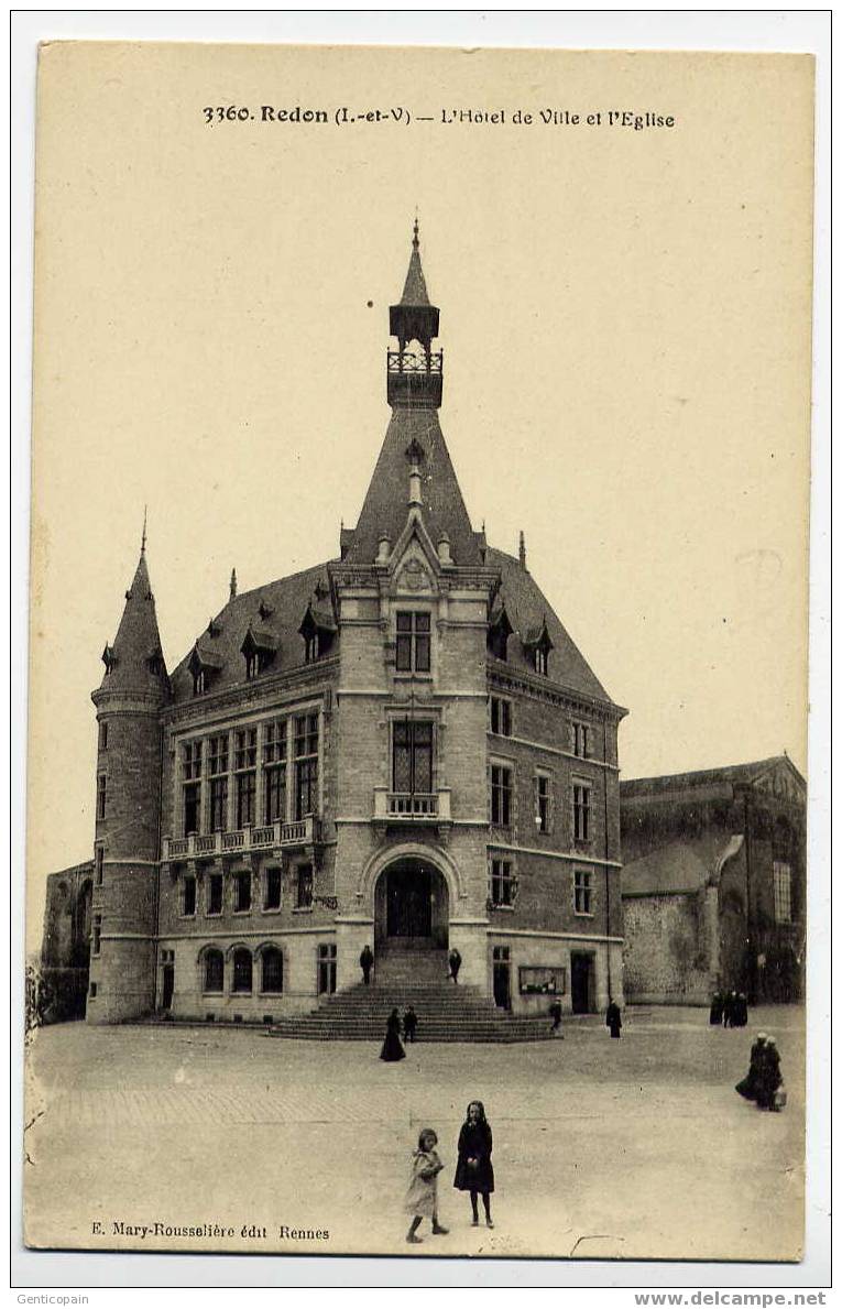 H44 - REDON -L'Hôtel De Ville Et  L´église - Redon