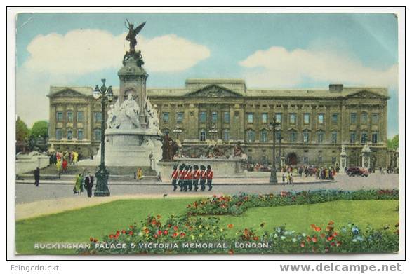 D 2818 - Buckingham Palace And Victoria Memorial - CAk Um 1950 - Buckingham Palace