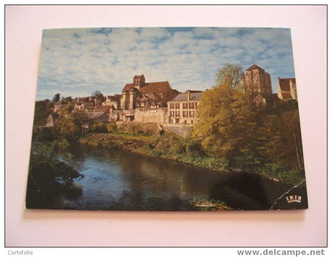 (209) -1- Une Carte Postale Sur La Roche Posay  Soldée Petit Plis - La Roche Posay