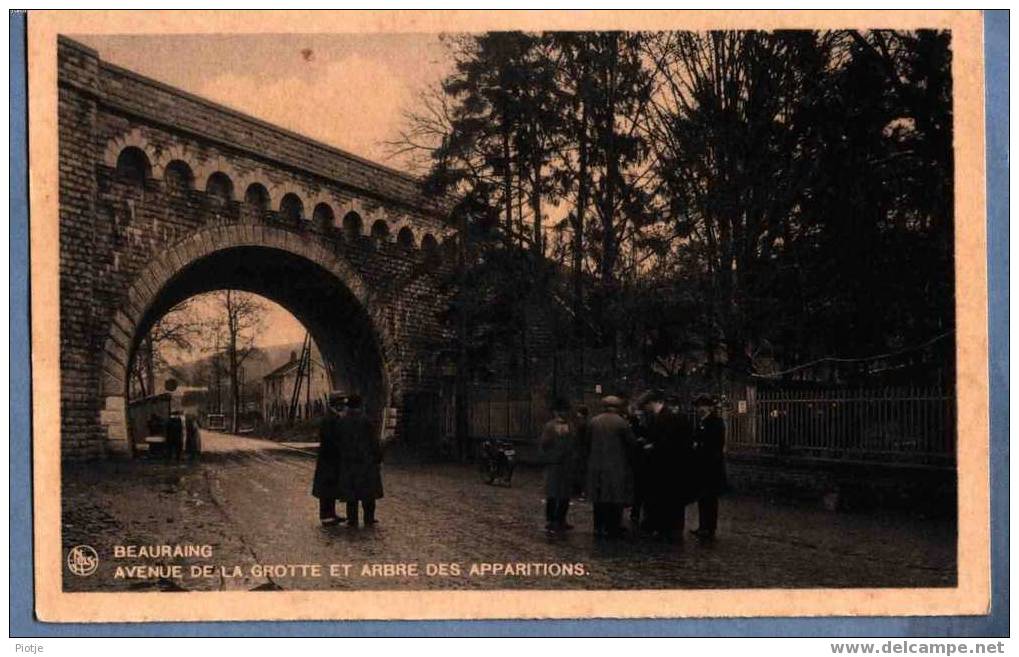 * Beauraing (Namur) Près De Dinant * Avenue De La Grotte Et Arbre Des Apparitions, Verschijning, Straat Van Grot, Hoeden - Beauraing