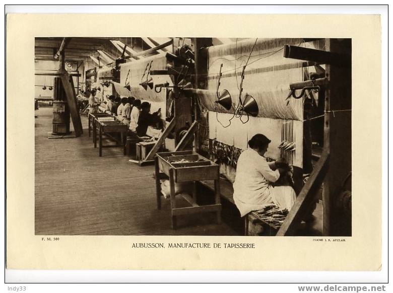 - FRANCE . "AUBUSSON , MANUFACTURE DE TAPISSERIE". REPRO DE PHOTO DES ANNEES 1935 . - Rugs, Carpets & Tapestry