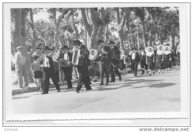 83 /*/ ST TROPEZ / BRAVADE DEFILE DE L ORCHESTRE / PHOTOGRAPHIE  / BLANQUIS PHOTO - Le Luc