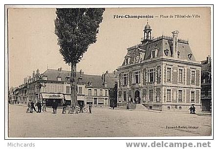 CPA 51 FERE CHAMPENOISE - Place De L Hotel De Ville - Fère-Champenoise