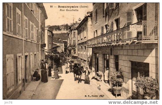 BEAUREPAIRE Rue Gambetta. (très Belle Animation) - Beaurepaire