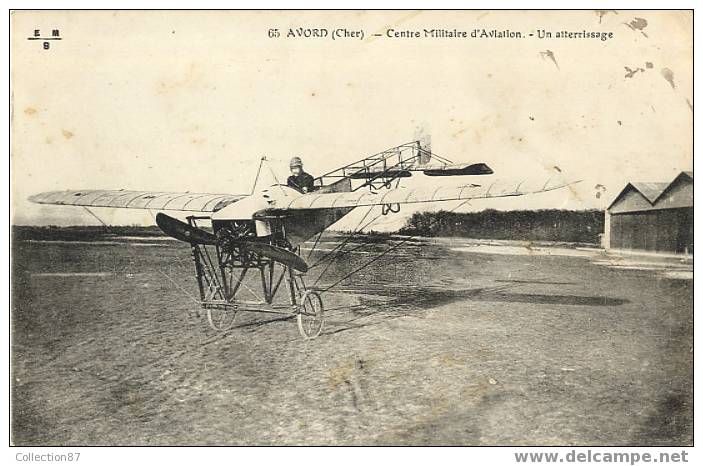 18 - CHER - CAMP D´AVORD - ECOLE MILITAIRE D´AVIATION - ATTERRISSAGE - EMB 65 - Avord