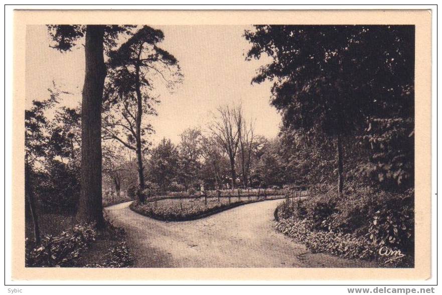 FEURS - Parc Public - La Roseraie - Feurs