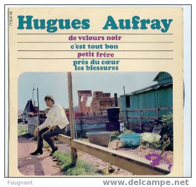 Disque 45 Tours:HUGUES AUFRAY:de Velours Noir.-C´est Tout Bon.- Petit Frère.-Près Du Coeur Les Blessures.Bon état. - 45 G - Maxi-Single