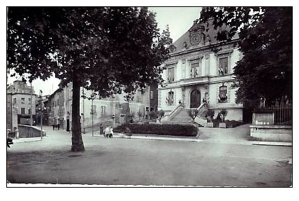 L'Hotel De Ville Et La Grande  Rue - Trévoux