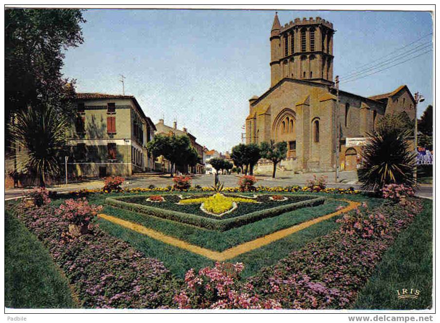 Carte Postale  82.  Castelsarasin  Place De L'église - Castelsarrasin