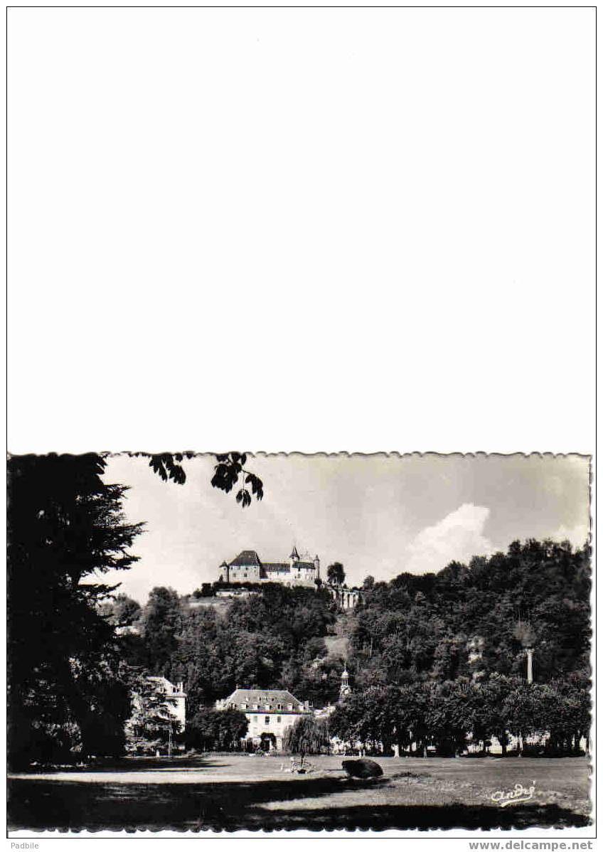 Carte Postale 38.  Uriage-les-Bains  Le Parc Et Le Chateau - Uriage