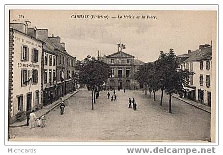 CPA 29 CARHAIX - La Mairie Et La Place - Carhaix-Plouguer