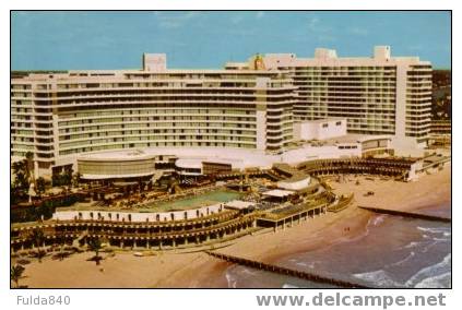 CPSM.     MIAMI BEACH.   Fontainebleau Hotel, Cabana And Yacht Club.  1963. (envoi Gratuit) - Miami Beach