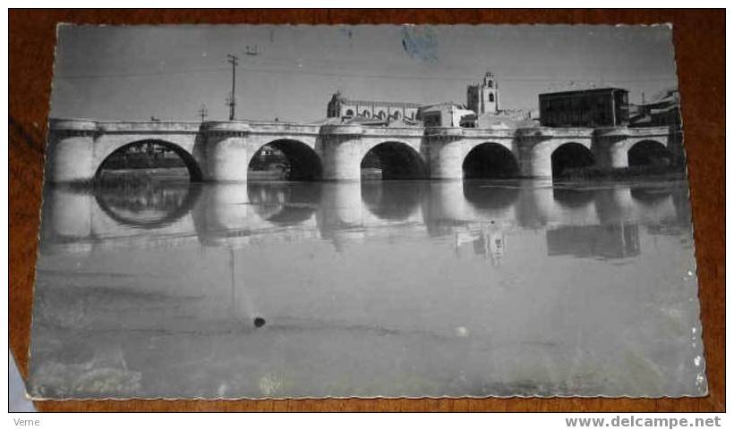 ANTIGUA FOTO POSTAL  DE PALENCIA - 17 - PUENTE MAYOR SOBRE EL RIO CARRION - EDICIONES ARTIGOT - SIN CIRCULAR - OLD POSTC - Palencia