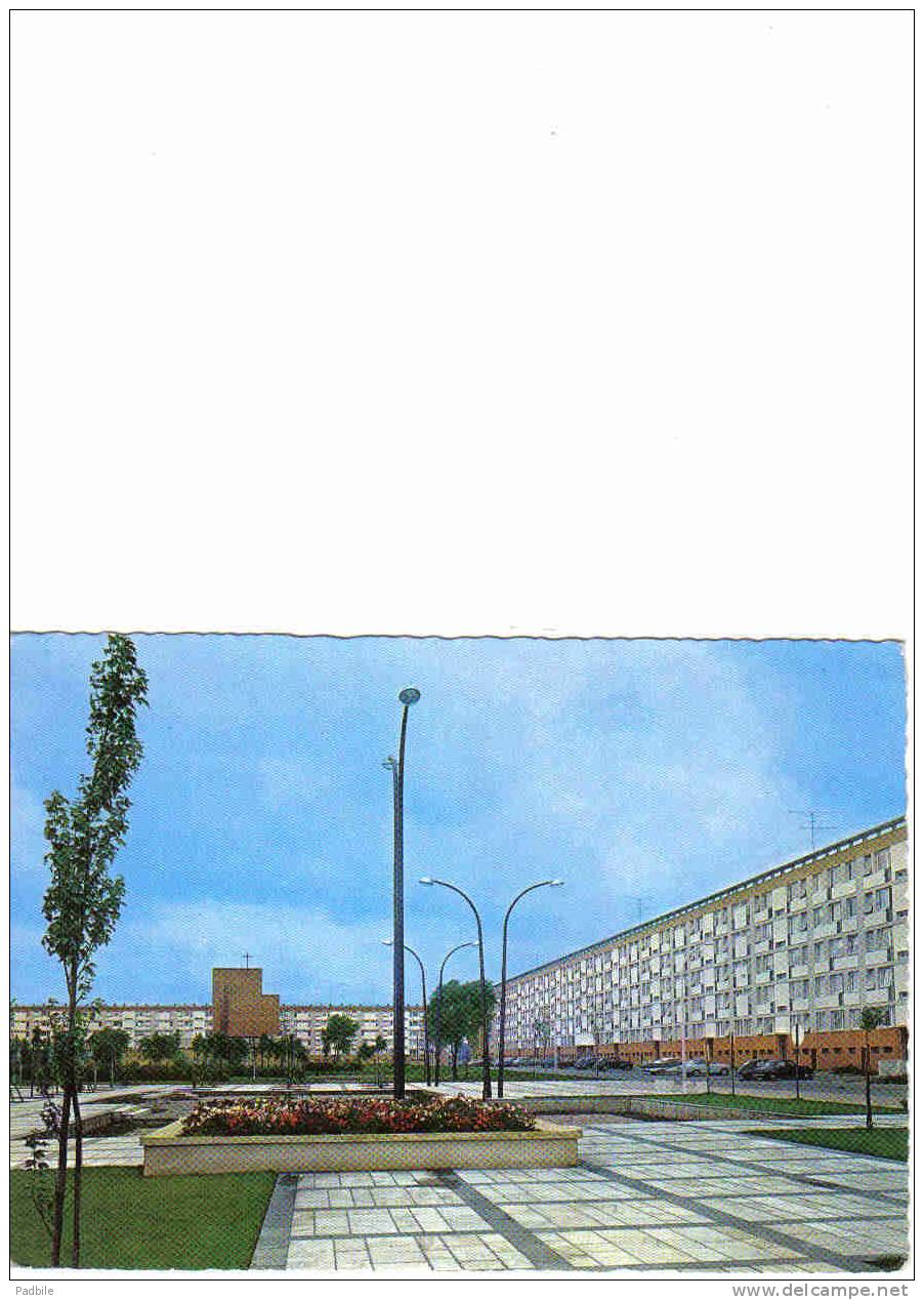 Carte Postale  59.  Dunkerque  Grande-Synthe  Place De L'Europe Quartier De L'Albecq Eglise St-Joseph - Grande Synthe