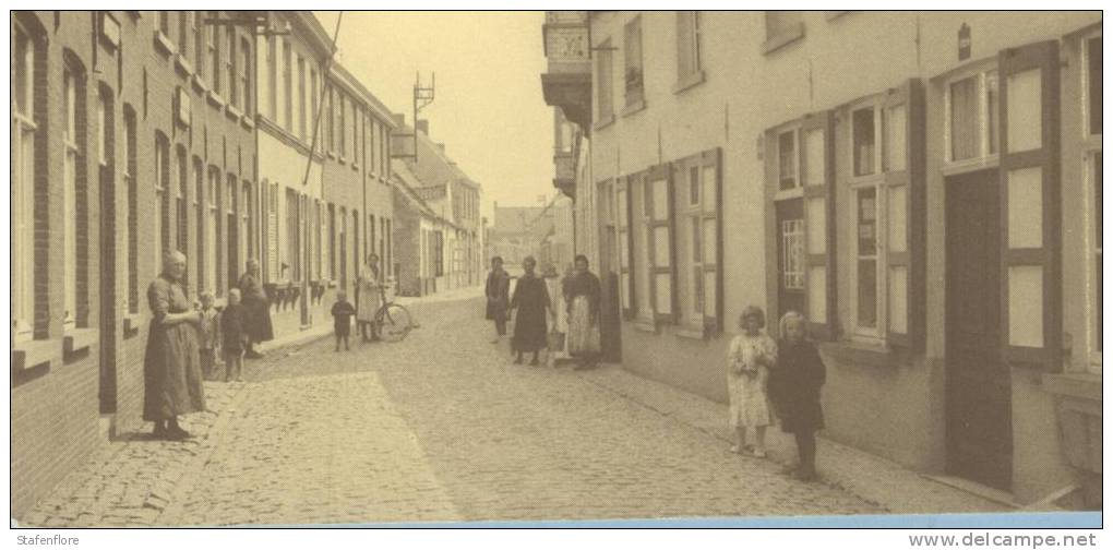 DUDZELE  BRUGGE   ST. LEENARDSTRAAT   DORPSZICHT KINDEREN OP STRAAT - Damme