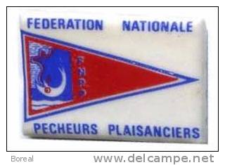 Pin's FEDERATION NATIONALE PECHEURS PLAISANCIERS - Bateaux