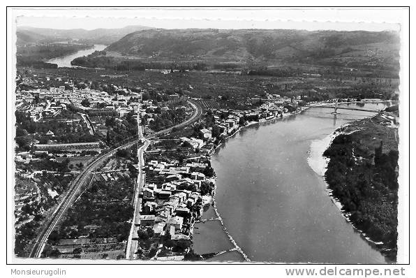 69 ) Fl) CONDRIEU, Vue Générale Aérienne Et Les Bords Du Rhone CPSM Petit Format Ed J Cellard - Condrieu