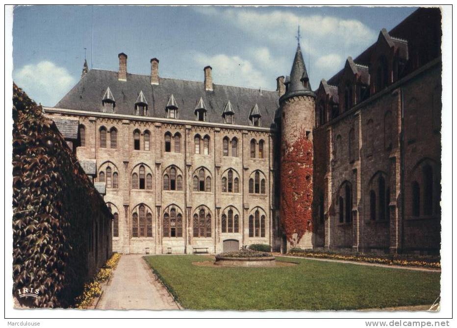 Maredsous (Anhée). Abbaye, Préau Du Réfectoire. Abdij, Binnenplein Van De Eetzaal. - Anhée