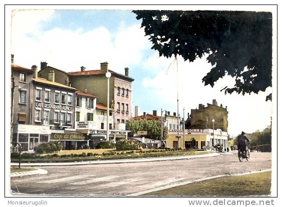 69 ) Fl) NEUVILLE SUR SAONE,Le Rond Point, N° 71 CPSM Grand Format, Ed Combier - Neuville Sur Saone