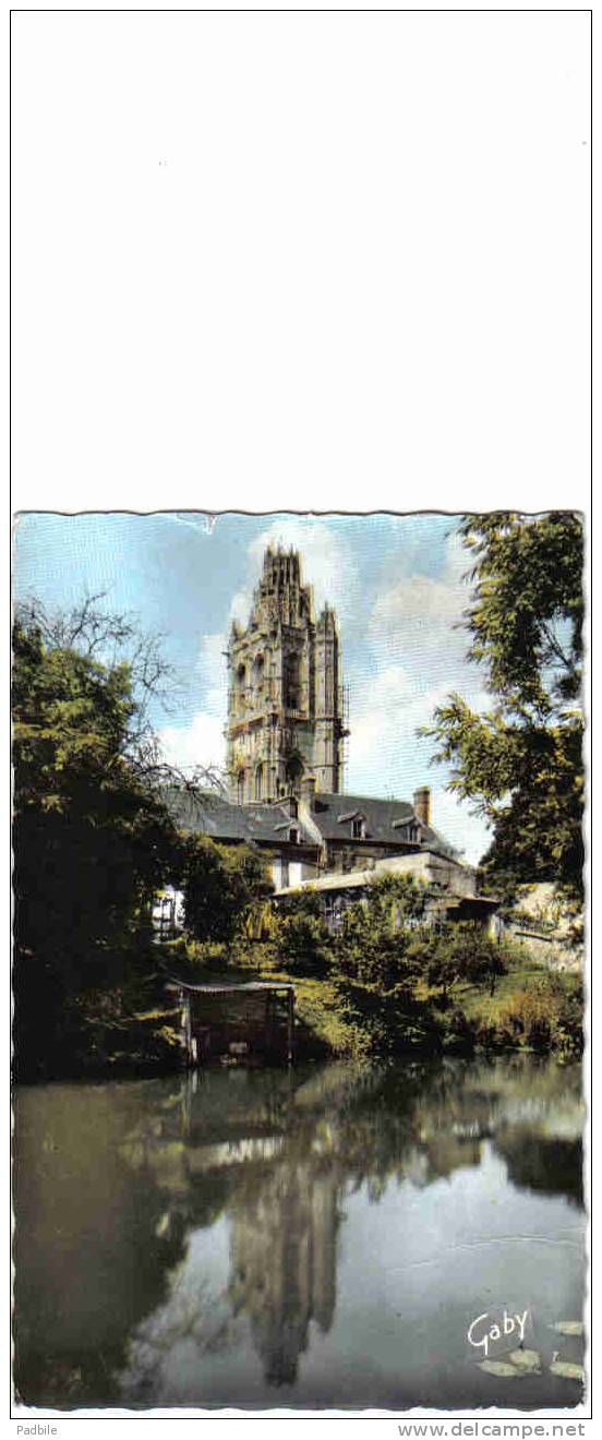 Carte Postale   27.  Verneuil-sur-Avre   Le Lavoir Et La Tour De L'église De La Madelaine - Verneuil-sur-Avre