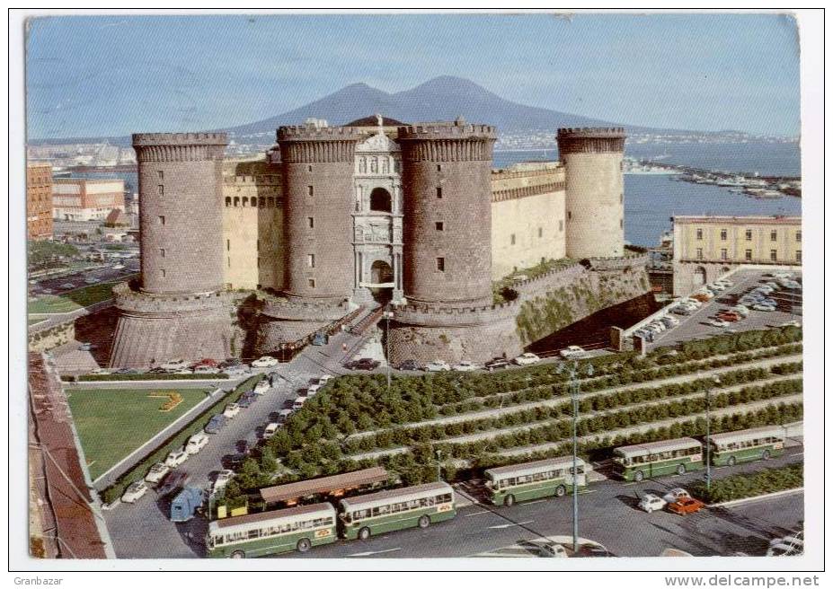 NAPOLI, MASCHIO ANGIOINO, VG 1968, ANIMATA, AUTO E BUS D´ EPOCA, OLD CAR - Pozzuoli