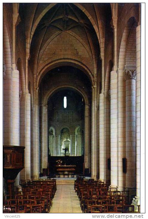 Saint Jouin De Marnes **eglise Abbatiale 1970 Nef Et Coeur - Saint Jouin De Marnes