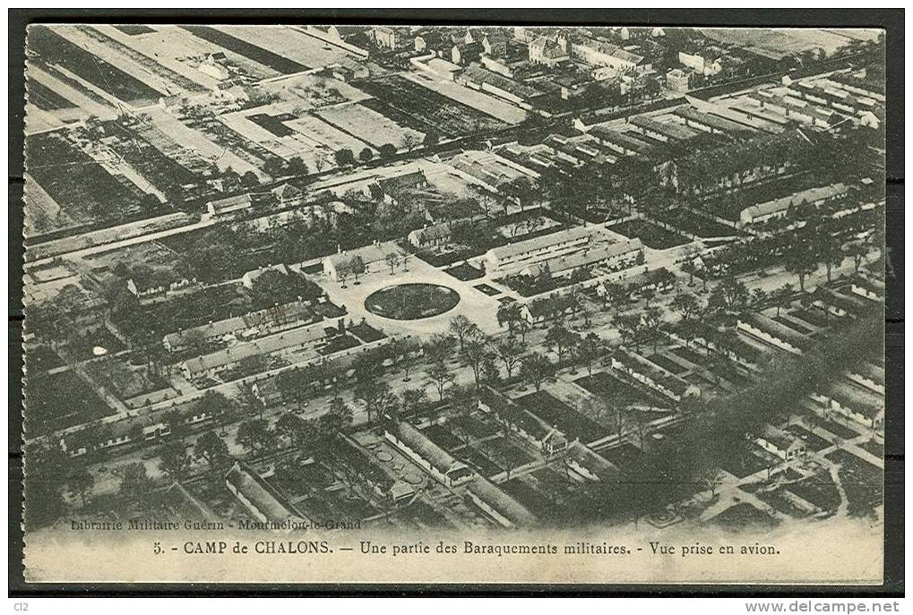 Camp De Chalons - Une Partie Des Baraquements Militaires - Vue Prise En Avion (carte Non écrite) - Camp De Châlons - Mourmelon