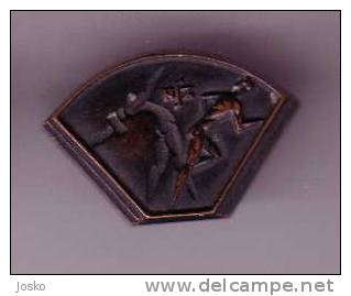 ATHLETICS  ( Very Old - Unkown Badge ) *** Athlétisme - Athletik - Atletismo - Atletica * - Athlétisme