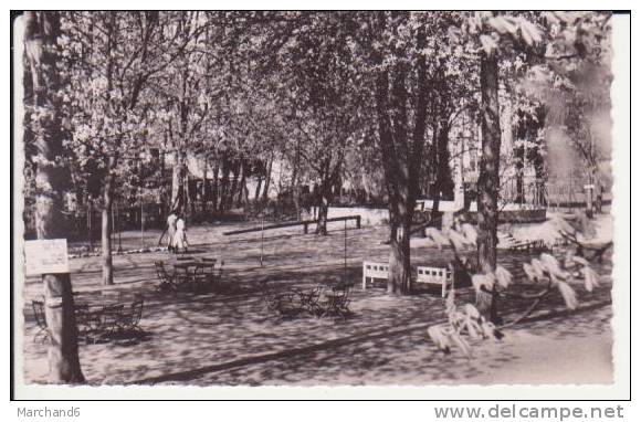 LANDAU . UN COIN DU JARDIN ZOOLOGIQUE - Landau