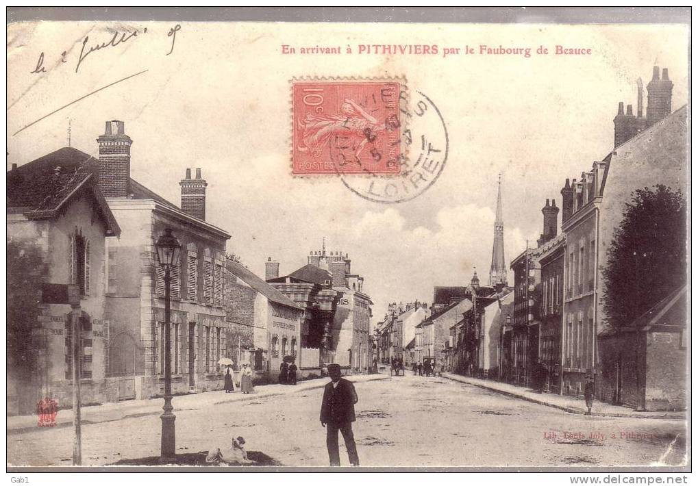 45 --- En Arrivant A Pithiviers Par Le Faubourg De Beauce - Pithiviers